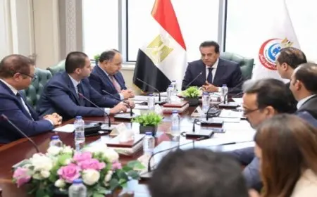 وزير الصحة يتابع موقف تنفيذ المرحلة الأولى لمنظومة التأمين الصحي الشامل