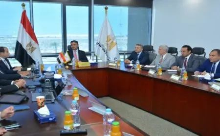 وزير التموين يجتمع مع ممثلي الشركة المنفذة لمشروع تكويد الذهب بالليزر