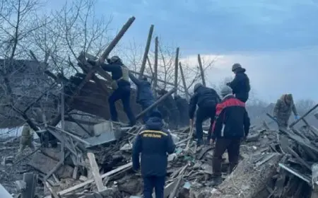 زيلينسكي: مقتل وإصابة 20 شخصا في هجوم صاروخي شنته روسيا على أوكرانيا