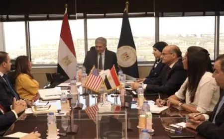بال .. شريف فتحي يبحث مع السفيرة الأمريكية التعاون لجذب سياح أمريكا لمصر
