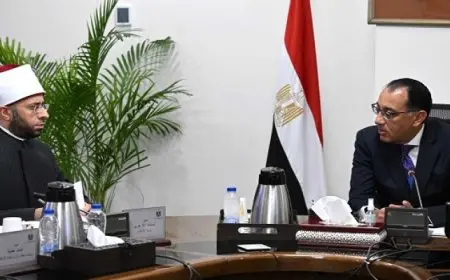 رئيس الوزراء يستعرض عددا من المشروعات الاستثمارية لهيئة الأوقاف