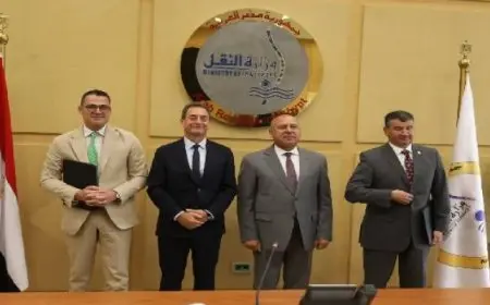 وزير النقل يشهد توقيع عقد تحديث أنظمة الخط الأول لمترو الأنفاق بالقاهرة