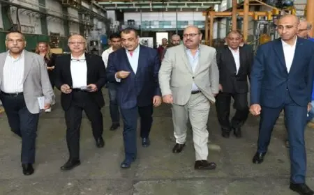 وزير الدولة للإنتاج الحربي يتفقد “حلوان للصناعات الهندسية”