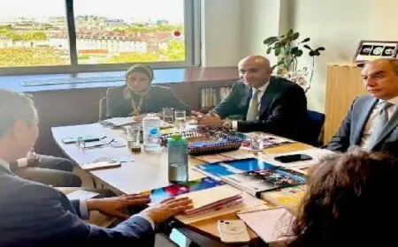 وزير التعليم يبحث مع “اليونسكو” بناء قدرات معلمي محو الأمية