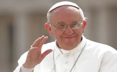 بابا الفاتيكان يصل إندونيسيا في مستهل جولة خارجية