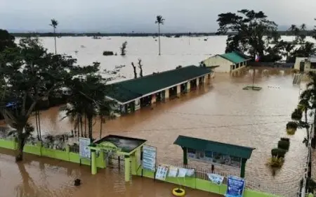 عاصفة مدارية تودي بحياة 13 شخصا على الأقل في الفلبين