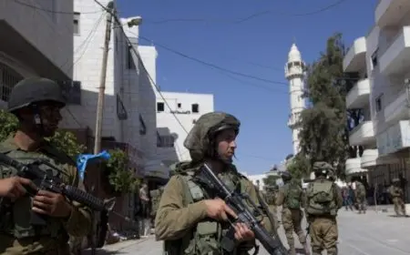 الاحتلال الإسرائيلي يواصل عدوانه على الضفة لليوم الـ6 .. يقتحم “طولكرم” ويحاصر مستشفيين فيها ويصيب صحفيين في “جنين”
