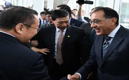 رئيس الوزراء يصل إلى بكين للمشاركة في قمة منتدى التعاون الصيني-الأفريقي