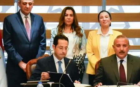 وزيرتا البيئة والتنمية المحلية تشهدان توقيع عقد إدارة مصنع تدوير المخلفات الصلبة بدفرة