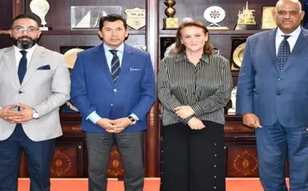 وزير الشباب والرياضة يلتقي مسئولي مؤسسة مودة لتطوير مساجد آل البيت