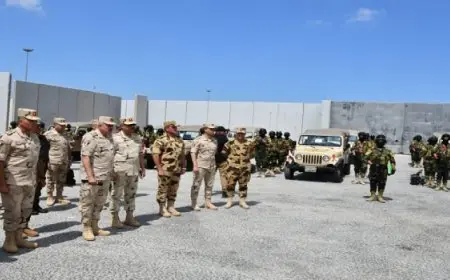 رئيس الأركان يتفقد عددا من الارتكازات الأمنية بمدينة رفح