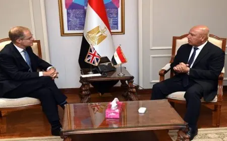بال .. كامل الوزير يلتقي السفير البريطاني في القاهرة لمتابعة عدد من المشروعات