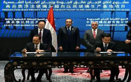 “اقتصادية قناة السويس” توقع عقودًا نهائية لحزمة مشروعات جديدة لتصنيع المنتجات الكيميائية والغذائية وإنتاج “البروم”