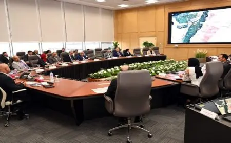 وزير النقل يبحث التحديات التي تواجه المستثمرين بالمناطق الصناعية في بني سويف