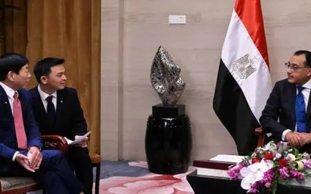 رئيس الوزراء يلتقي رئيس شركة “جريت وول موتورز” الصينية لصناعة السيارات