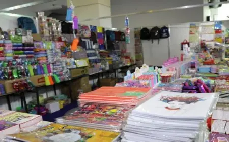 إقبال كثيف على معرض “أهلا مدارس”.. والتخفيضات تخطت 30%