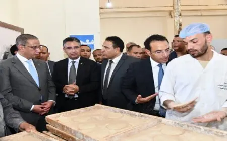 وزير التموين ومحافظ الفيوم يتفقدان المخبز الآلي بفرع مطاحن مصر الوسطى