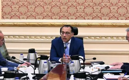 رئيس الوزراء يتابع إجراءات توفير المنتجات البترولية وخطوات زيادة حجم الإنتاج