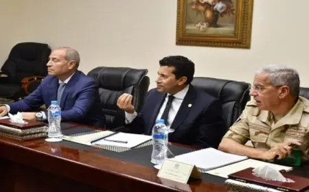 وزير الشباب والرياضة يبحث الفرص الاستثمارية بهيئة استاد القاهرة الدولي
