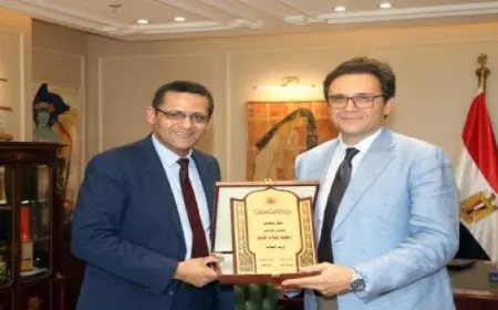 وزير الثقافة يبحث مع نقيب الصحفيين سبل تعزيز التعاون المشترك