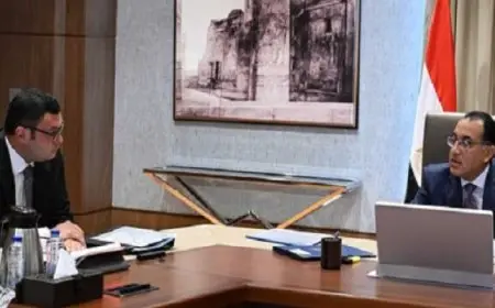 رئيس الوزراء يتابع مع وزير الإسكان عددا من ملفات عمل الوزارة