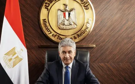 وزير السياحة والآثار يعتمد الضوابط المنظمة لتنفيذ رحلات العمرة للموسم الجديد