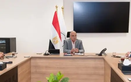 وزير الري يبحث الموقف التنفيذي لمشروع تحسين نوعية المياه بمصرف كيتشنر