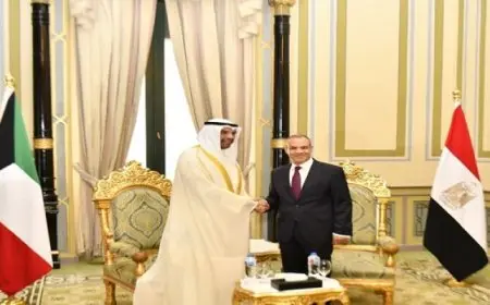 وزير الخارجية والهجرة يعقد مباحثات ثنائية مع نظيره الكويتي