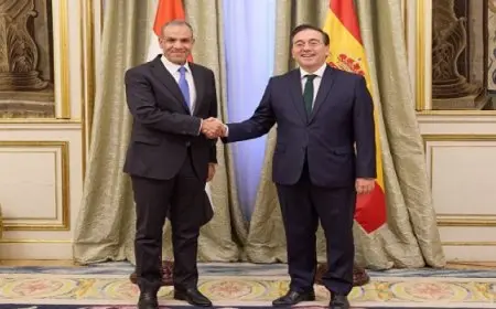 وزير الخارجية يلتقي مع نظيره الإسباني في مستهل زيارته إلى مدريد