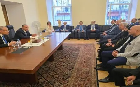 بال .. وزير الخارجية يلتقي عددا من ممثلي الجالية المصرية بموسكو ويؤكد التزام الدولة برعاية مصالح المصريين بالخارج
