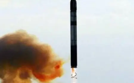 الدفاع الروسية تعلن نجاح إطلاق صاروخ مزود بأقمار صناعية عسكرية من قاعدة غربي البلاد