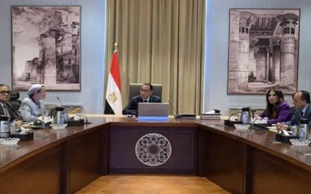 رئيس الوزراء يُتابع مع وزيرة البيئة عددا من ملفات العمل