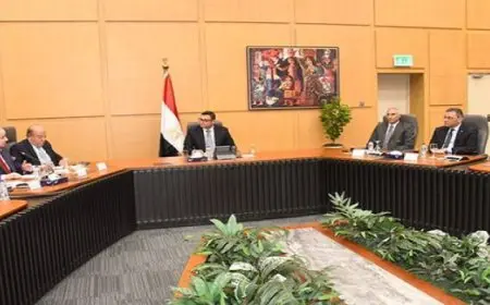 بال .. وزير الإسكان يلتقى أعضاء جمعية مستثمري العاشر من رمضان للاستماع لطلباتهم ومقترحاتهم لدفع معدلات التنمية بالمدينة