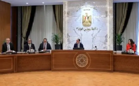 رئيس الوزراء يستعرض مقترحات بمخططات وتصميمات “مدينة العاصمة الطبية”