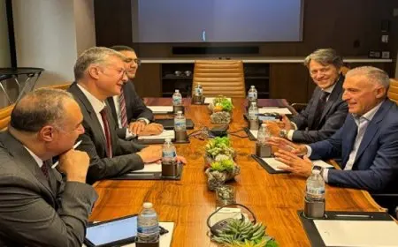 وزير البترول يلتقي الرئيس التنفيذي لعمليات الموارد الطبيعية بشركة إيني الإيطالية