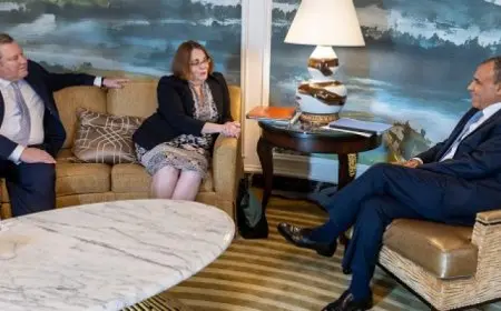 خلال زيارته لواشنطن .. وزير الخارجية يلتقي مع المبعوث الأمريكي للقرن الأفريقي