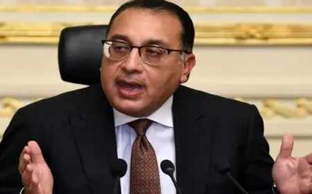 رئيس الوزراء يتفقد مجمع مصانع شركة “إيفا فارما للصناعات الدوائية”