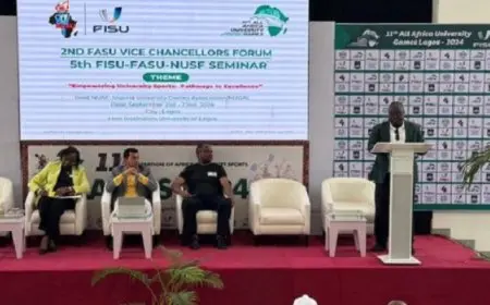 وزير الشباب والرياضة يعقد اجتماعا مع مجلس إدارة الاتحاد الافريقى للرياضة الجامعية