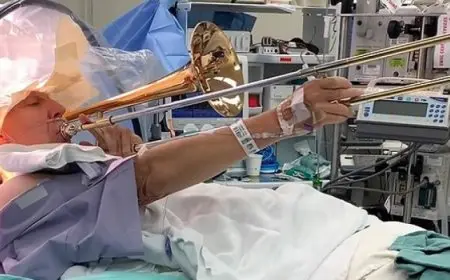 مريض يعزف الترومبون اثناء خضوعه لجراحة في المخ !!