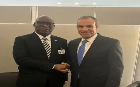 وزير الخارجية والهجرة يلتقي مع وزير الخارجية والتعاون الدولي بجمهورية غينيا الاستوائية.