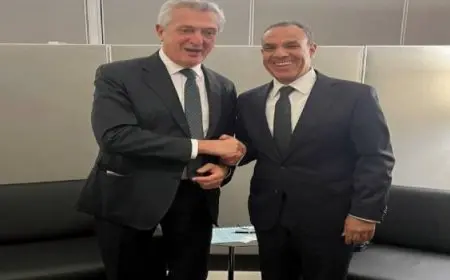 وزير الخارجية والهجرة يلتقي بالمُفوض السامي للأمم المتحدة لشئُون اللاجئين