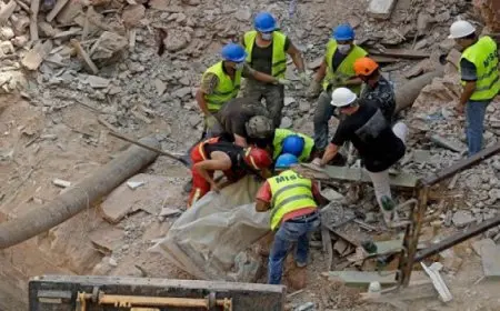 الاحتلال الإسرائيلي يستهدف عمال رفع الأنقاض في بلدة برج الشمالي بلبنان