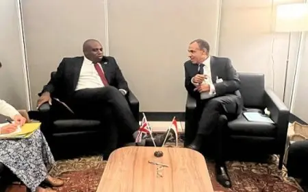 وزير الخارجية يبحث مع نظيره البريطاني جهود تطوير العلاقات الثنائية بين البلدين في مختلف المجالات