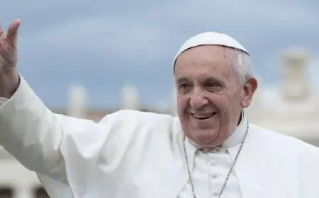 البابا فرانسيس يصل إلى لوكسمبورج في جولة أوروبية