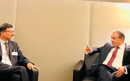 وزير الخارجية والهجرة يلتقي بوزير خارجية بنجلاديش