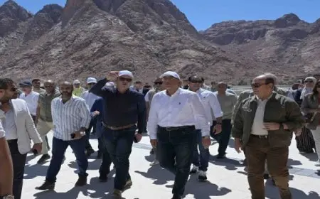 بال ..رئيس الوزراء يتفقد مشروع الفندق الجبلي المُطل على دير سانت كاترين وجبل التجلي