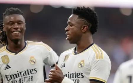 انشلوتي يعلن جاهزية كامافينجا ويؤكد أحقية فينيسيوس في الفوز بالكرة الذهبية