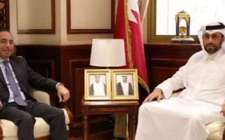 سفير مصر في الدوحة يبحث تعزيز التعاون الثنائي مع وزير البلدية القطري
