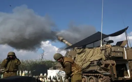 إسرائيل تستهدف مواقع أسلحة حزب الله بلبنان.. وحشود من الدبابات تقف على الحدود