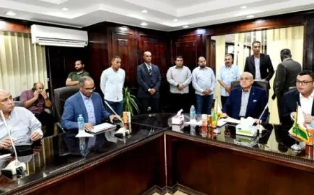 وزير الإسكان ومحافظ الأقصر يتابعان موقف خدمات مياه الشرب والصرف الصحى بالمحافظة